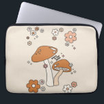キノコと花アーストーンベージュレトロ70s ラップトップスリーブ<br><div class="desc">ベージュとアーストーンのマッシュルームのイラストレーション-感動的引用文「信じあなたの魔法で」。</div>