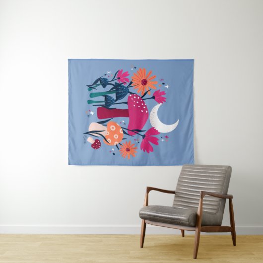 キノコと花模様 – ムーンストーンの青と焦げたピンク タペストリー (インサイチュ(横))