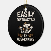 キノコに気が散りやすい セラミックオーナメント (左)