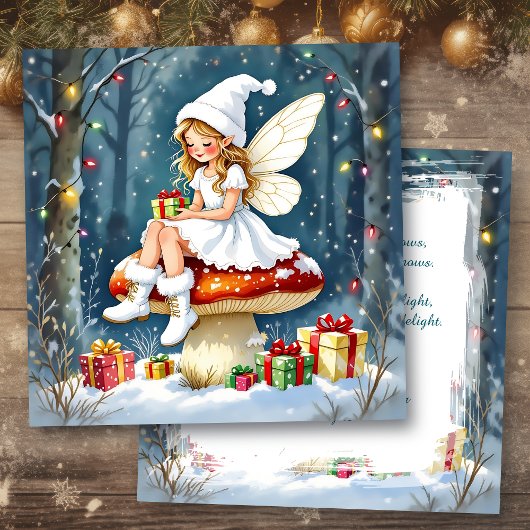キノコのコテージコアに座るクリスマスの妖精 カード