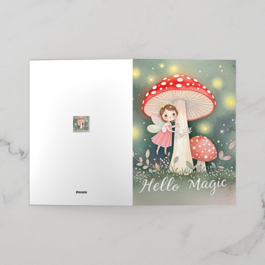 キノコの上に置かれた可愛い小さな妖精 箔グリーティングカード (外側レイダウン)