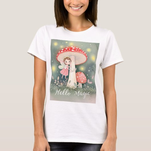 キノコの上に置かれた可愛い小さな妖精 Tシャツ (正面)