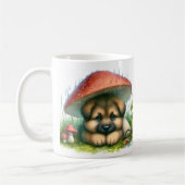 キノコの傘の下のドイツの羊飼い犬 コーヒーマグカップ (左)