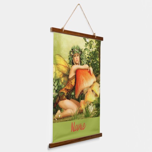 キノコの妖精サンダー_コーブ 吊り下げ型タペストリー (傾斜あり)