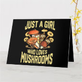 キノコの服を愛するただの女の子が贈り物をする カード (黄色い花)