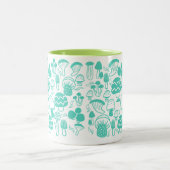 キノコティール（緑がかった色）ホワイトマグ ツートーンマグカップ (中央)