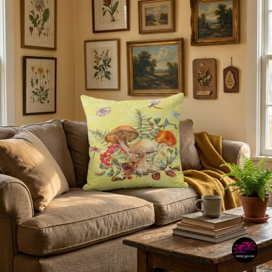 キノコ、トンボ、蛾とカタツムリ クッション