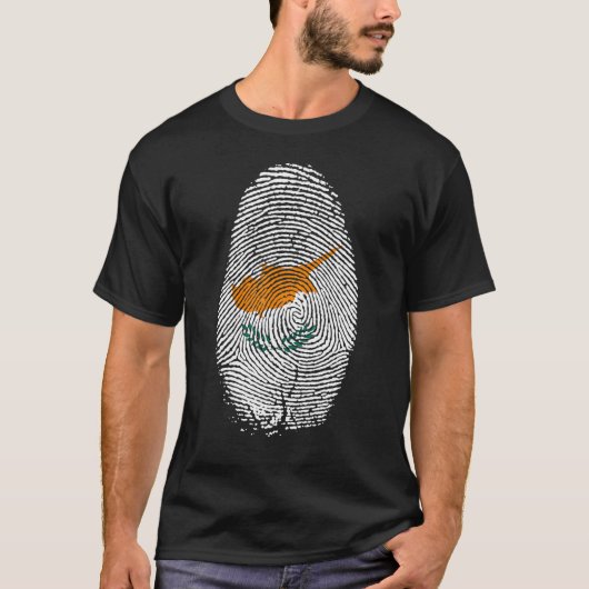 キプロス国旗の指紋私のDnaキプロスのために Tシャツ (正面)