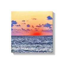 キプロス地中海の水平線に沈む夕日