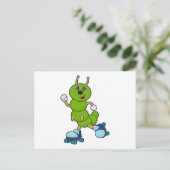 キャタピラーがインラインスケートを履いてスケートをしている ポストカード (スタンド正面)