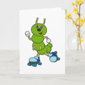 キャタピラーがインラインスケートを履いてスケートを楽しむ カード (黄色い花)