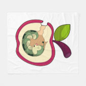 キャタピラ眠っているリンゴ フリースブランケット (正面(横))