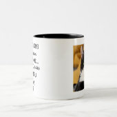 キャッおもしろい親愛トことわざ |カスタム猫の写真と名前 ツートーンマグカップ (中央)