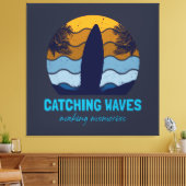 キャッチウェーブズレトロサーフボードビーチアート キャンバスプリント (インサイチュ (リビング))