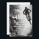 キャッチングエア – Mountain Bike Sketch 40th Birthday 招待状<br><div class="desc">このマウンテンバイク40thの誕生日パーティの招待状は、素晴らしいトレイル上の空気をキャッチするマウンテンバイクの鉛筆画を特徴とする。</div>