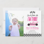 キャッチ・ミー・ピンク・レース・カー 3歳の誕生日パーティー 招待状 (正面)