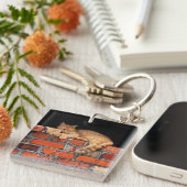 キャットオンブリック壁 キーホルダー (正面右)