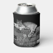 キャットオンブリック壁 缶クーラー (缶裏面)