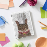キャットシェフ iPad PROカバー<br><div class="desc">FabFunkyによる猫シェフ。シェフの帽子をかぶった猫をフィーチャー。その首には魚が飾られている。 | 191382D</div>