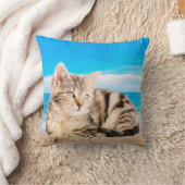 キャットシッティングオントロピカルアイランドビーチ クッション (ブランケット)