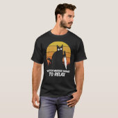 キャットシリアルキラーリラックスCrの殺人番組を見る Tシャツ (正面フル)