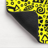 キャットニップの夢 – 黒オンイエロー マウスパッド (コーナー)