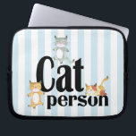 キャットパーソンお洒落猫ちゃんオンストライプ ラップトップスリーブ<br><div class="desc">このデザインはお洒落文字上の踊り猫ちゃんと明るい青と白の背はっきりした景を備えストライプのている。保護ノートパソコンまたはタブレットスタイル</div>