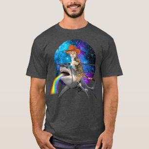 キャットライディングおもしろいシャークプーキングレインボー銀河系宇宙 Tシャツ