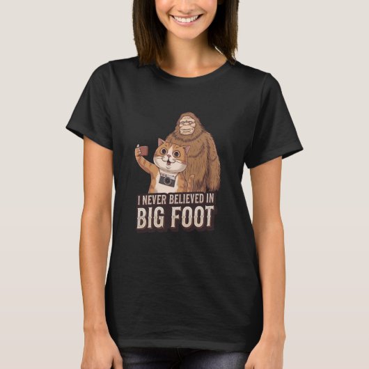 キャット・アンド・ビッグおもしろいフット Tシャツ (正面)