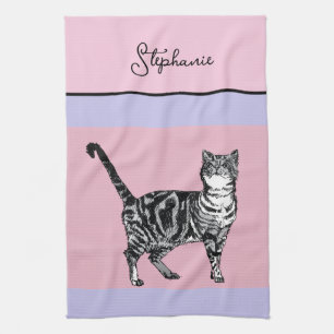 キャット タビー ペーストルカラーの猫 女性用ライトピンクパープル キッチンタオル