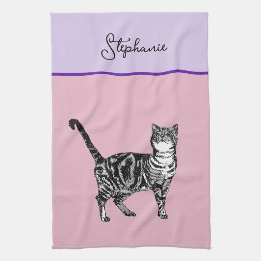 キャット タビー ペーストルカラーの猫 女性用ライトピンク ラベンダー キッチンタオル (縦)