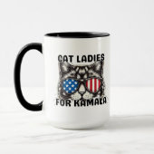 キャット・レディース・フォー・カマおもしろいラ2024選挙政治運動 マグカップ (左)