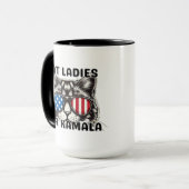 キャット・レディース・フォー・カマおもしろいラ2024選挙政治運動 マグカップ (正面左)
