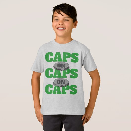 キャップだらけのビデオゲーミング Tシャツ (正面フル)
