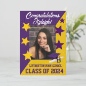 キャップ&スターズ5x7パープルと金ゴールドの卒業 招待状 (スタンド正面)