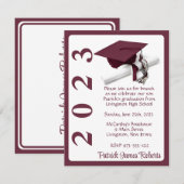 キャップ & ディプロマ、マロン & ホワイトの卒業式 招待状 (正面/裏面)