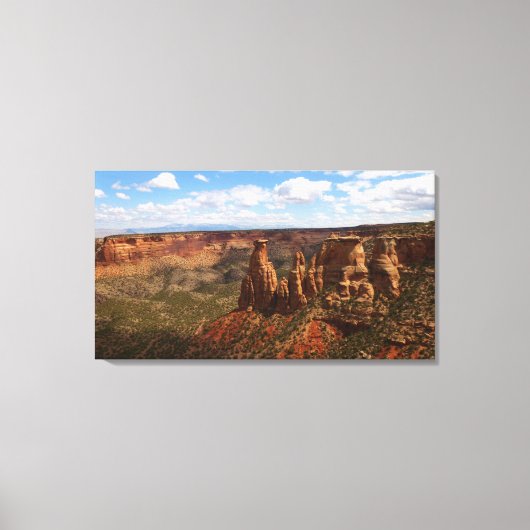 キャニオンリムトレイルから見るコロラドモニュメント キャンバスプリント (正面)