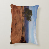キャニョンランズ国立公園の赤い岩の木 アクセントクッション (裏面(縦))