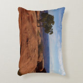 キャニョンランズ国立公園の赤い岩の木 アクセントクッション (正面(垂直))