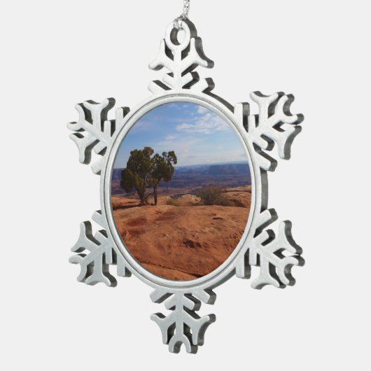 キャニョンランズ国立公園の赤い岩の木 スノーフレークピューターオーナメント (右)