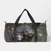 キャノピーでの二重のトラブル:ツインのポストサムズ ダッフルバッグ (正面)