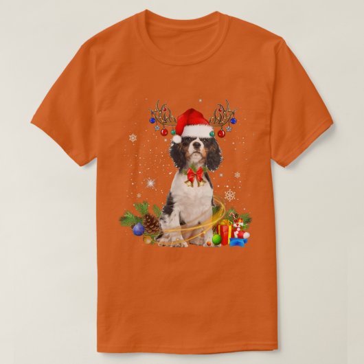 キャバリア・キング・チャールズ・スパニエル クリスマス ライト サン Tシャツ (デザイン正面)