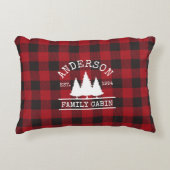 キャビンの家族名レッドバッファロープレイド アクセントクッション (正面)