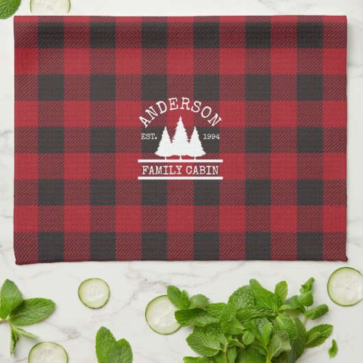 キャビンの家族名レッドバッファロープレイド キッチンタオル (折り畳み)