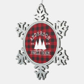 キャビンの家族名レッドバッファロープレイド スノーフレークピューターオーナメント (右)