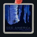 キャビングトラベルカバーンヴィンテージ旅行ポスター メタルオーナメント<br><div class="desc">Cave Exploring See America – この洞窟ポスターはWPA See Americanキャンペーンの一部で、1930年代から作成された。この洞窟の広告ポスターは米国のカールスバッド洞窟やマンモス洞窟などアメリカの国立公園を訪れる旅行者を指す。</div>