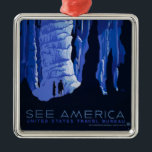 キャビングトラベルカバーンヴィンテージ旅行ポスター メタルオーナメント<br><div class="desc">Cave Exploring See America – この洞窟ポスターはWPA See Americanキャンペーンの一部で、1930年代から作成された。この洞窟の広告ポスターは米国のカールスバッド洞窟やマンモス洞窟などアメリカの国立公園を訪れる旅行者を指す。</div>