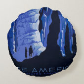 キャビングトラベルカバーンヴィンテージ旅行ポスター ラウンドクッション (裏面)