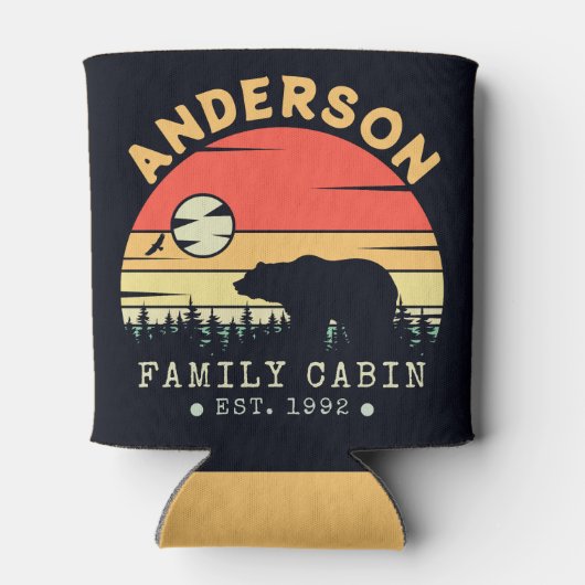 キャビンファミリーネームレトロパインツリーズベアーサミナリー 缶クーラー (裏面)