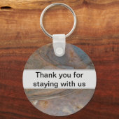 キャビンレンタルサンキューステイウッドグレインゲスト キーホルダー (正面)